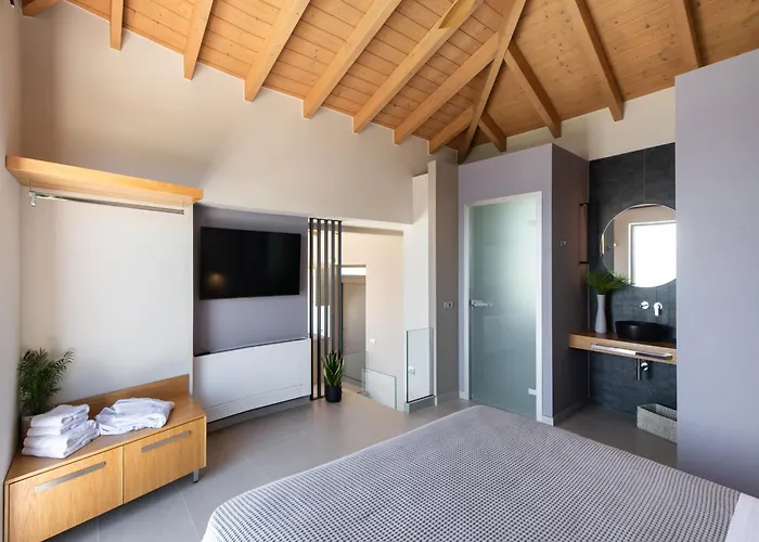 Highview Luxury Villa