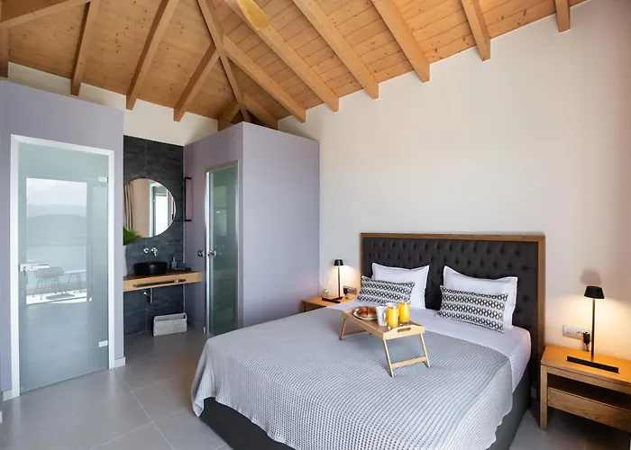 Highview Luxury Villa *